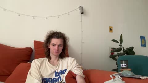 Snapshot of di_n_alex chatting on April 12, 7:57 am Di Alex online show from April 12, 7:57 am