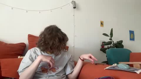 Snapshot of di_n_alex chatting on April 16, 7:42 am Di Alex online show from April 16, 7:42 am