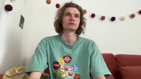 Snapshot of di_n_alex chatting on June 26, 9:14 am Di Alex online show from June 26, 9:14 am
