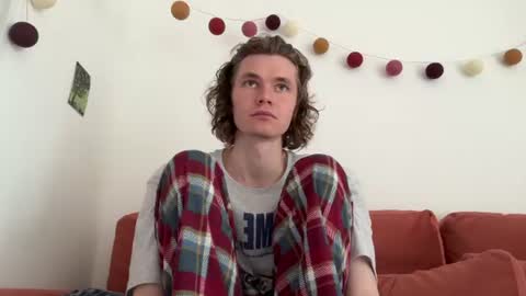Snapshot of di_n_alex chatting on June 27, 9:36 am Di Alex online show from June 27, 9:36 am