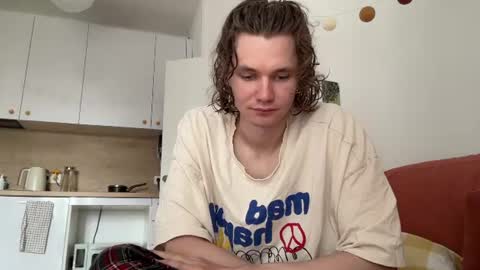 Snapshot of di_n_alex chatting on July 5, 9:38 am Di Alex online show from July 5, 9:38 am
