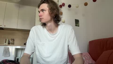 Snapshot of di_n_alex chatting on July 11, 9:56 am Di Alex online show from July 11, 9:56 am