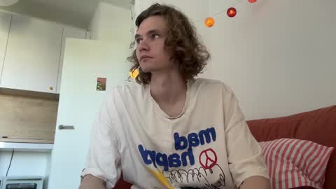 Snapshot of di_n_alex chatting on July 16, 9:15 am Di Alex online show from July 16, 9:15 am