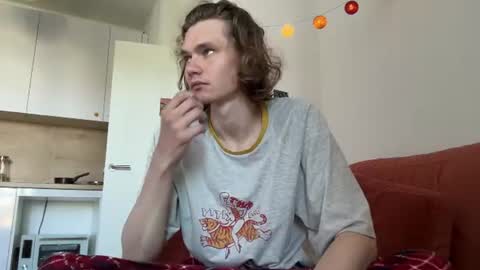 Snapshot of di_n_alex chatting on July 17, 9:27 am Di Alex online show from July 17, 9:27 am