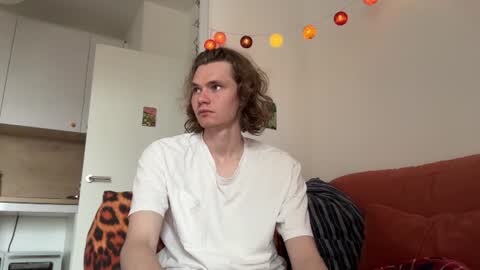 Snapshot of di_n_alex chatting on July 19, 9:24 am Di Alex online show from July 19, 9:24 am