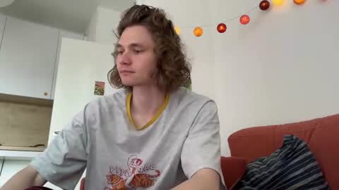 Snapshot of di_n_alex chatting on July 24, 9:07 am Di Alex online show from July 24, 9:07 am