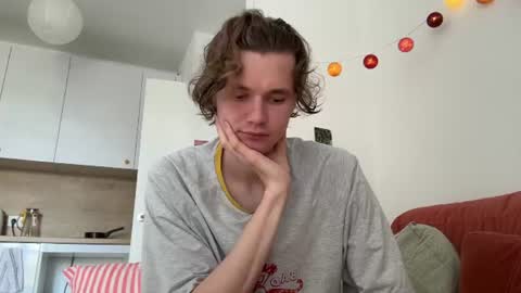 Snapshot of di_n_alex chatting on July 31, 9:41 am Di Alex online show from July 31, 9:41 am