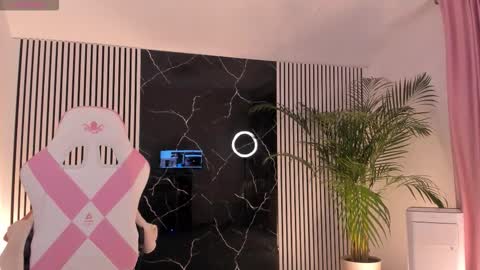 Snapshot of diamond_ava_ chatting on October 20, 4:07 pm Thea online show from October 20, 4:07 pm