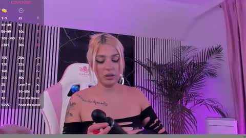 Snapshot of diamond_ava_ chatting on November 1, 7:38 pm Thea online show from November 1, 7:38 pm