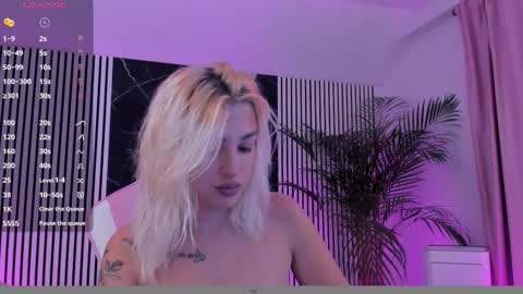 Snapshot of diamond_ava_ chatting on November 3, 7:37 pm Thea online show from November 3, 7:37 pm