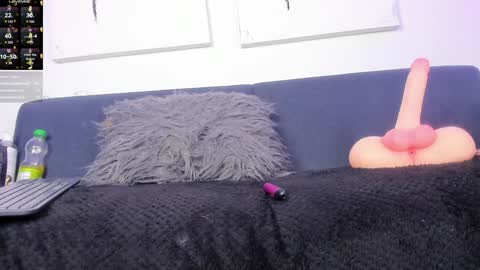 Snapshot of diamond_black19 chatting on January 10, 8:15 pm Camila and Megan online show from January 10, 8:15 pm