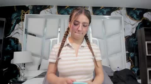 Snapshot of diamond_juliana_ chatting on May 16, 8:11 am diamond_juliana_ online show from May 16, 8:11 am