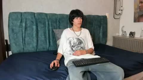 diamond_twink online show from June 12, 2:05 pm