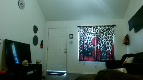 Snapshot of diamondmonroexo chatting on October 6, 5:10 pm DiamondMonroeXo online show from October 6, 5:10 pm