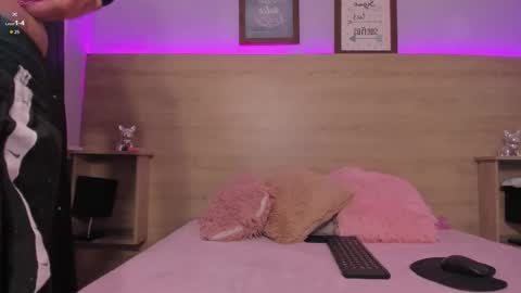 Snapshot of diana__diamond chatting on December 5, 12:47 pm Diana online show from December 5, 12:47 pm