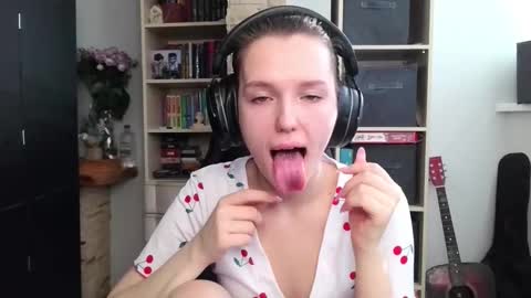 diana_back3 online show from October 30, 7:21 am