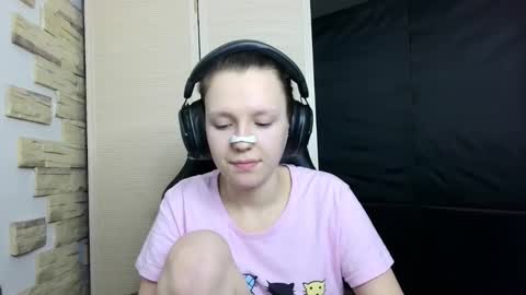 diana_back3 online show from November 15, 1:51 pm