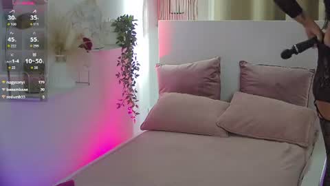 dianamoonnnn online show from July 28, 4:39 pm