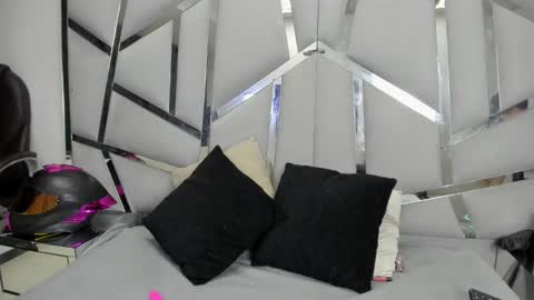 dianarous online show from March 16, 3:34 am