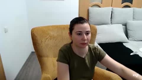 Snapshot of dianasmiey7 chatting on April 15, 10:00 am dianasmiey7 online show from April 15, 10:00 am