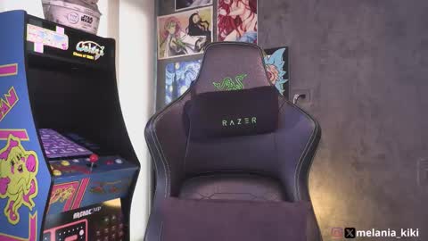 Melania   -    online show from October 18, 9:04 pm