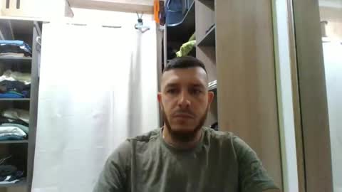 Snapshot of dible18 chatting on April 30, 12:39 am dible18 online show from April 30, 12:39 am