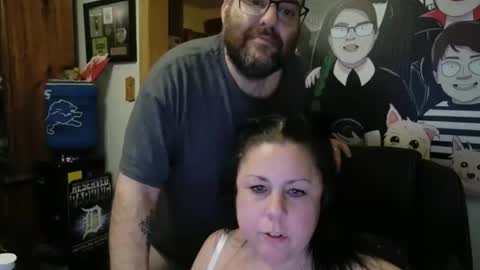 Snapshot of diche1134 chatting on February 15, 6:54 am Running Bear online show from February 15, 6:54 am