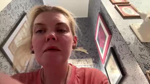 Snapshot of dickeddownsouth chatting on November 10, 4:22 am Beau online show from November 10, 4:22 am