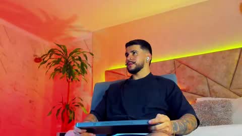 Snapshot of dickgriffith chatting on September 29, 12:43 pm Dick Griffith online show from September 29, 12:43 pm