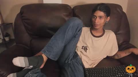 Snapshot of dickie_dicking chatting on October 17, 9:17 pm dickie_dicking online show from October 17, 9:17 pm