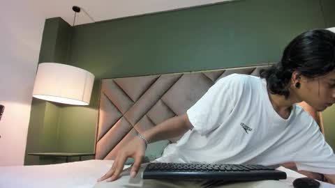 Snapshot of dickie_dicking chatting on November 6, 8:32 pm dickie_dicking online show from November 6, 8:32 pm