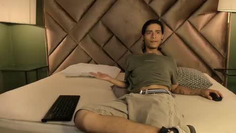 Snapshot of dickie_dicking chatting on November 11, 9:04 pm dickie_dicking online show from November 11, 9:04 pm