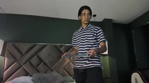 Snapshot of dickie_dicking chatting on November 12, 9:47 pm dickie_dicking online show from November 12, 9:47 pm