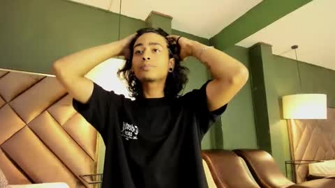 Snapshot of dickie_dicking chatting on November 21, 10:19 pm dickie_dicking online show from November 21, 10:19 pm