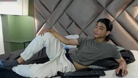 Snapshot of dickie_dicking chatting on November 24, 9:47 pm dickie_dicking online show from November 24, 9:47 pm