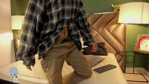 Snapshot of dickie_dicking chatting on December 2, 9:10 pm dickie_dicking online show from December 2, 9:10 pm