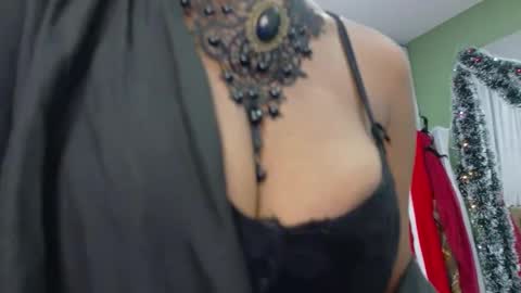 didoelizabeth online show from December 18, 3:40 pm