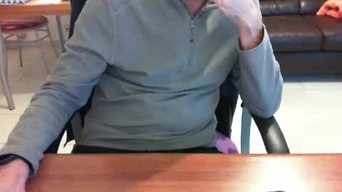 didonc from france..... online show from February 14, 7:54 pm