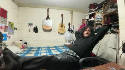Snapshot of dieciochocentimetross chatting on June 15, 10:56 pm dieciochocentimetross online show from June 15, 10:56 pm