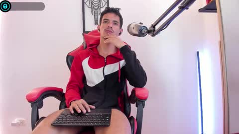 Diego lat online show from September 19, 9:04 pm