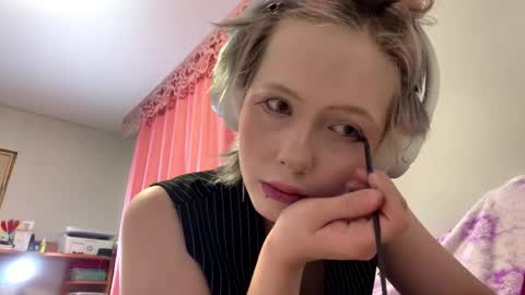 Snapshot of diegomiley chatting on May 13, 9:44 pm Lilit online show from May 13, 9:44 pm