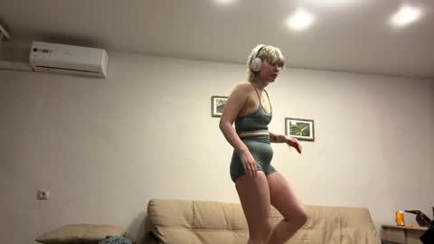 Snapshot of diegomiley chatting on May 27, 6:16 pm Lilit online show from May 27, 6:16 pm