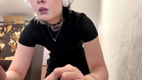 Snapshot of diegomiley chatting on May 28, 5:21 pm Lilit online show from May 28, 5:21 pm
