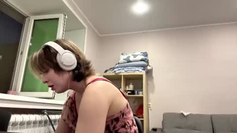 Snapshot of diegomiley chatting on June 12, 6:51 pm Lilit online show from June 12, 6:51 pm