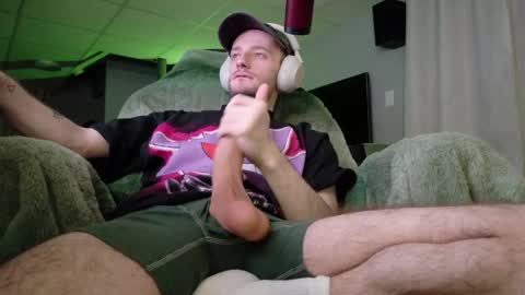 Snapshot of digbicknik chatting on March 18, 2:37 am digbicknik online show from March 18, 2:37 am