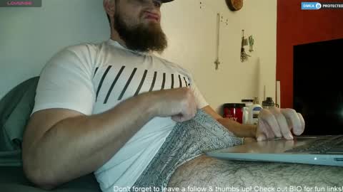 Snapshot of dikdowndaddy chatting on March 30, 8:43 pm Daddy online show from March 30, 8:43 pm