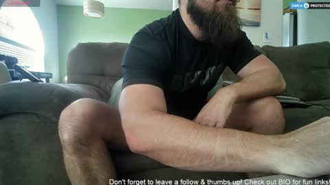 Snapshot of dikdowndaddy chatting on April 2, 4:04 pm Daddy online show from April 2, 4:04 pm