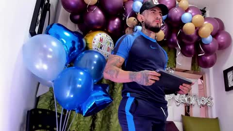 dilan_scootk_ online show from February 2, 11:08 am