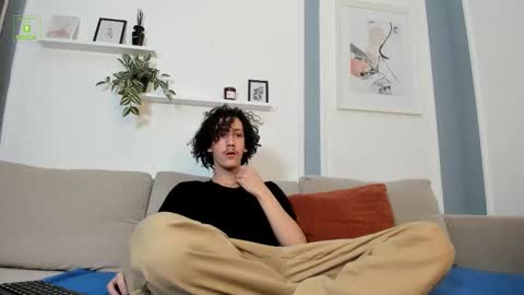 Snapshot of dilan_wolfe chatting on December 4, 5:21 pm Dilan online show from December 4, 5:21 pm