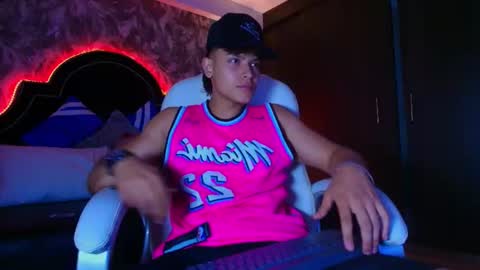 dilanmiller_ online show from July 17, 5:07 pm